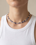 Collier rivière cristal bleu doré porté