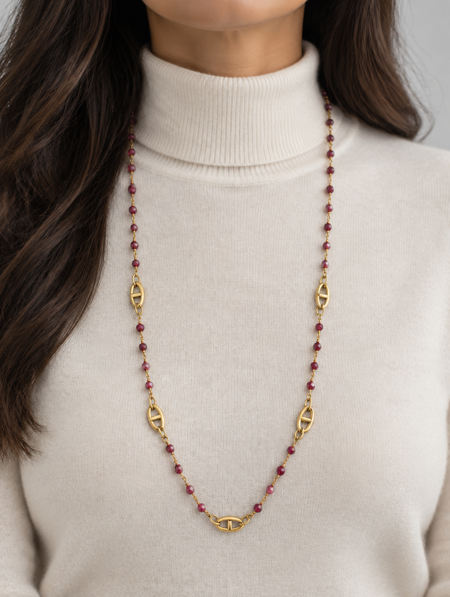 Sautoir perles bordeaux porté, acier 316L doré - Debo Bijoux