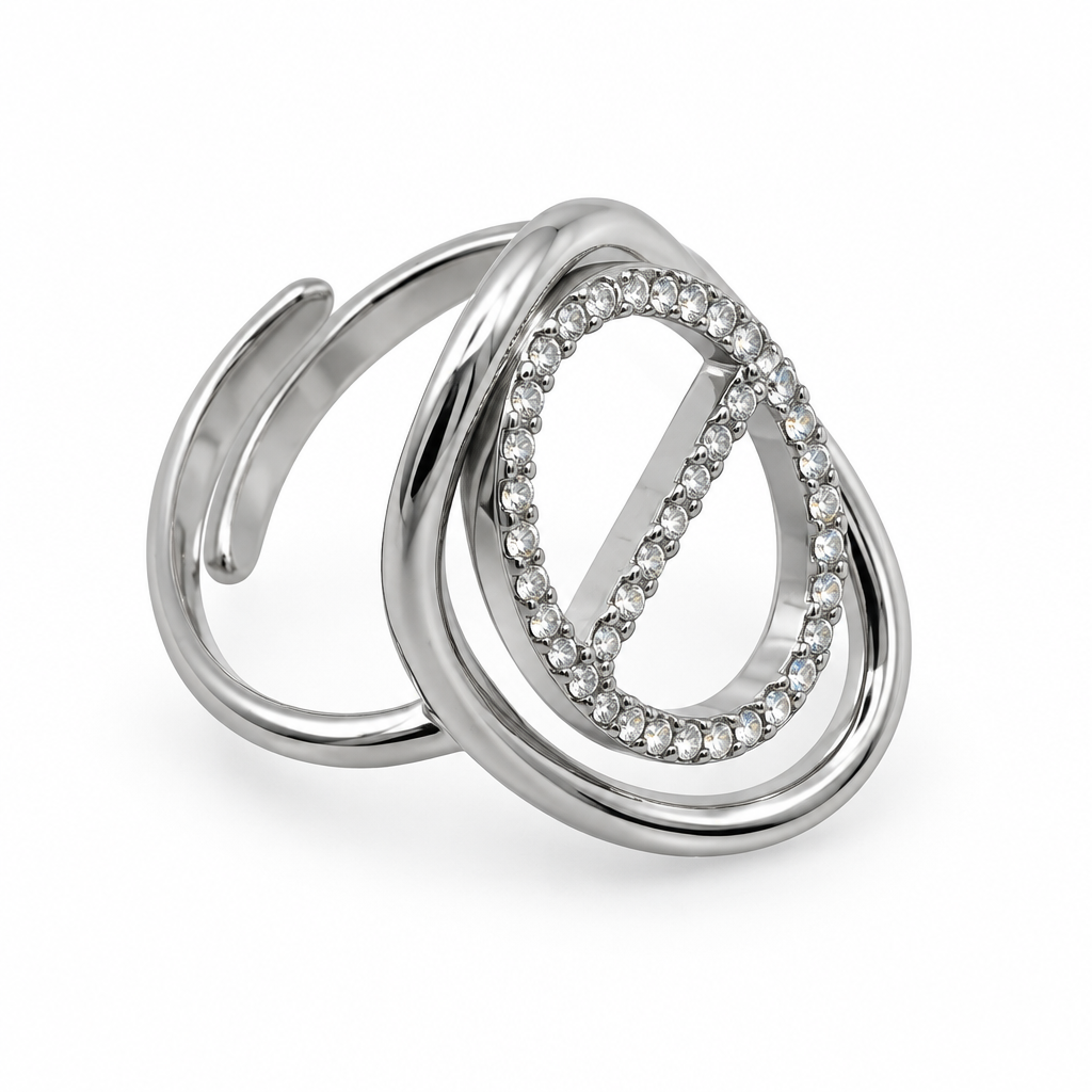 Bague grand maillon pavé réglable argentée, vue de côté avec l'anneau ouvert